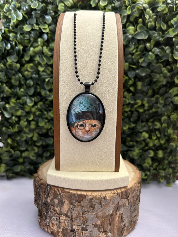 teal hat cat necklace